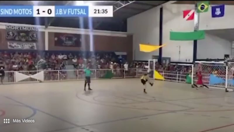 Arquero muere tras atajar un penal en torneo amateur de futsal