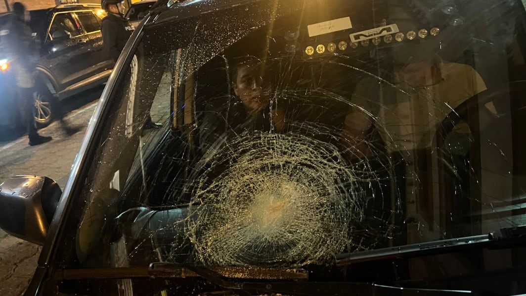 Presidente Daniel Noboa mostró cómo quedaron los vehículos del convoy humanitario atacado en Otavalo