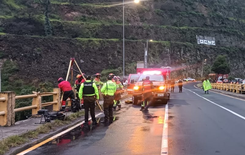 Un hombre muere y otro sobrevive tras ser atados y arrojados al río Machángara