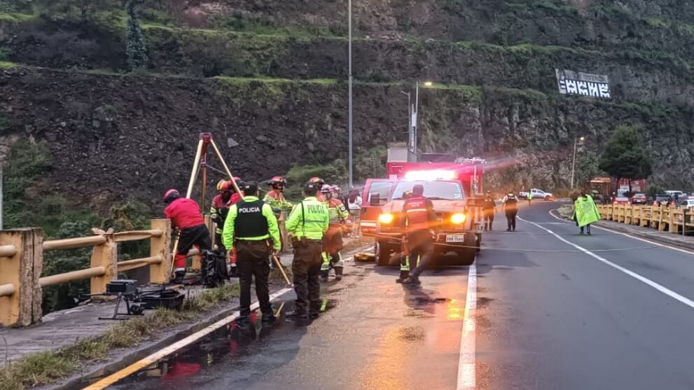Un hombre muere y otro sobrevive tras ser atados y arrojados al río Machángara