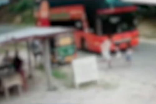 Una menor falleció tras ser atropellada por un bus en Atacames; un familiar resultó herido al intentar salvarla