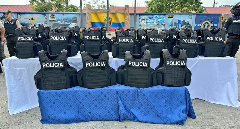 ¿Cómo son los nuevos chalecos antibalas de la Policía Nacional entregados por el Gobierno?