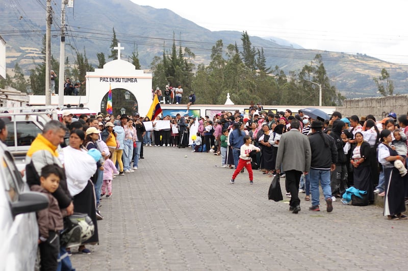 Comunidades indígenas de Imbabura le dan el último adiós a Efraín Fuerez