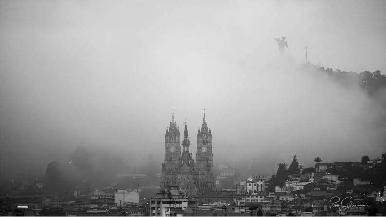 No es Ciudad Gótica, es Quito: fotógrafo se viraliza en redes por sus postales capitalinas