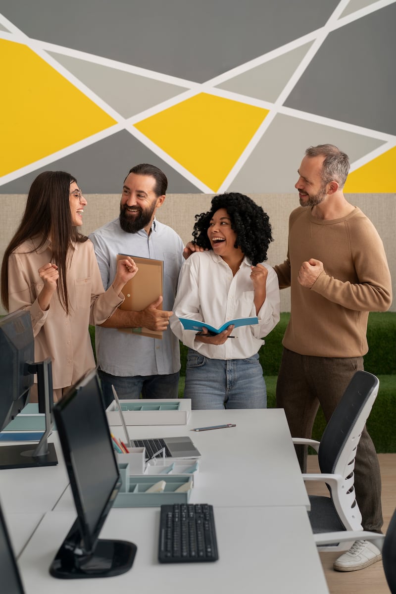 A medida que las generaciones avanzan, sus expectativas y demandas en el ámbito laboral también cambian significativamente. Esta evolución está impulsada por varios factores, entre los que destacan la transformación digital, los cambios sociales y las tendencias económicas. Foto: Freepik.