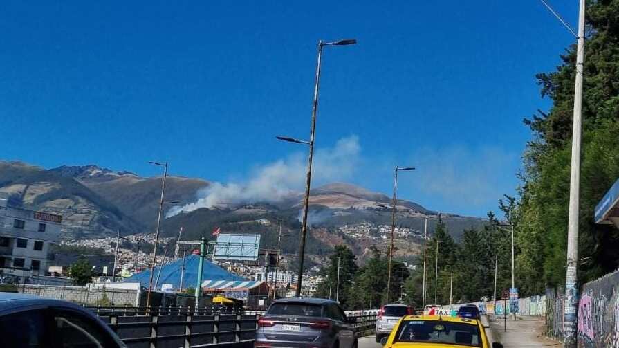 Incendio Forestal en Atacucho y Mena de Hierro