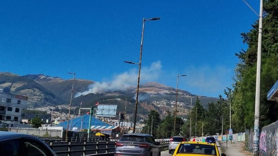 Incendio Forestal en Atacucho y Mena de Hierro