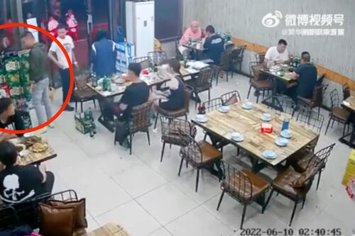 Impactante video: acosadores golpean brutalmente a mujeres tras ser rechazados