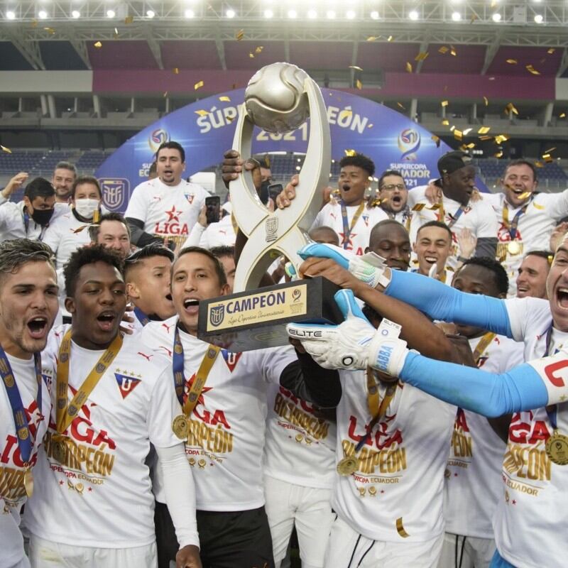 Liga de Quito campeón de la Supercopa 2021 ante Barcelona SC