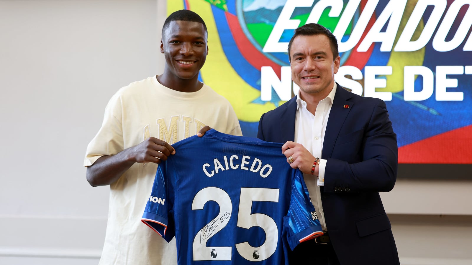 Daniel Noboa y Moises Caicedo se encuentran en londres durante evento con jóvenes ecuatorianos