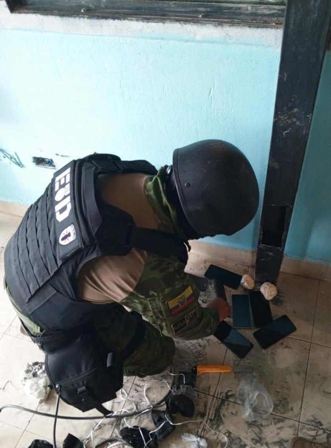 Operativo en cárcel de Turi
