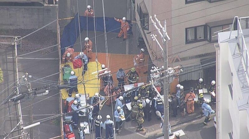 Hombre atropella a siete niños frente a una escuela en Osaka, Japón