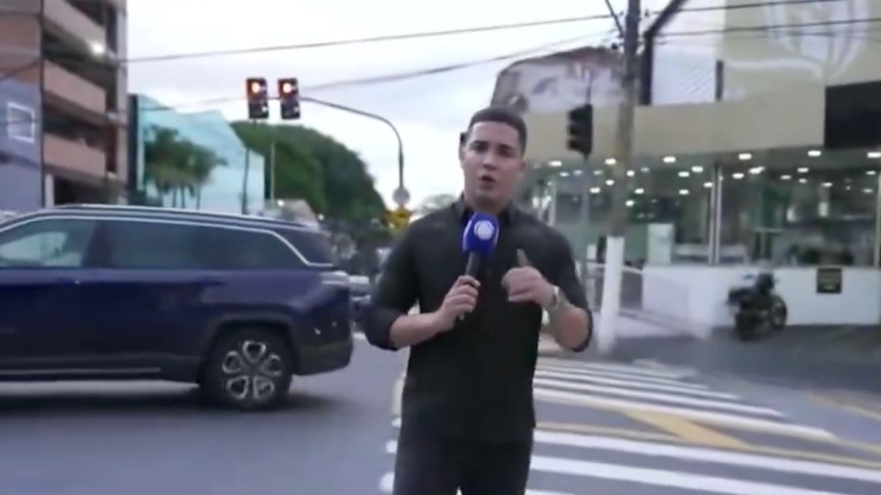 Periodista que cubría accidente de tránsito en directo, presenció otro en vivo