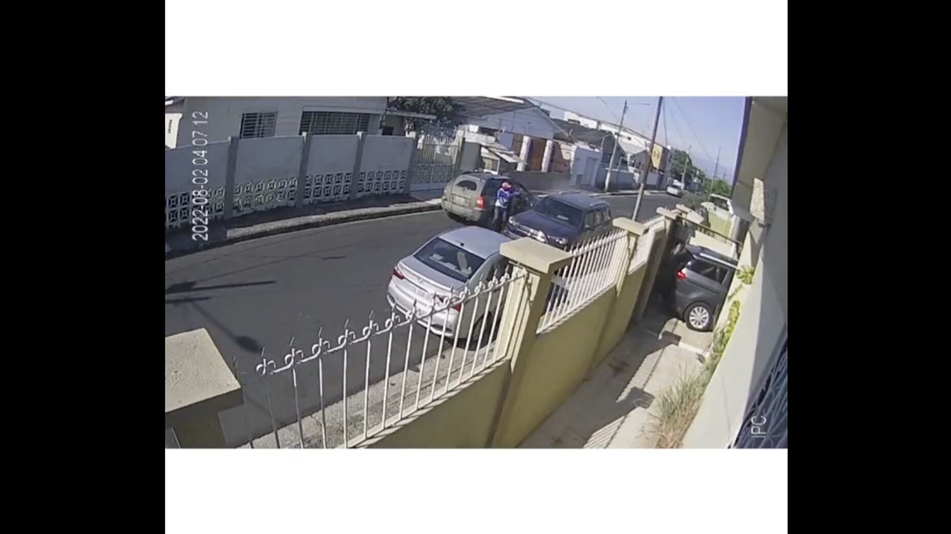 su pequeño hijo quedó gravemente herido tras el ataque