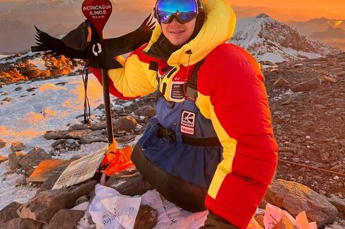 Conoce a un montañista que conquista cumbres sin piernas
