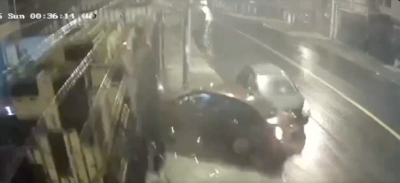 Auto se estrella Cuenca