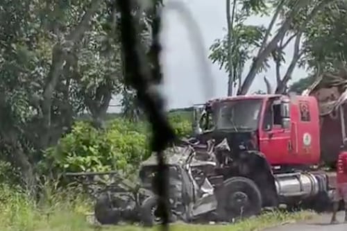 Trágico accidente en la vía Guayas- Manabí, una camioneta chocó de frente con un tráiler