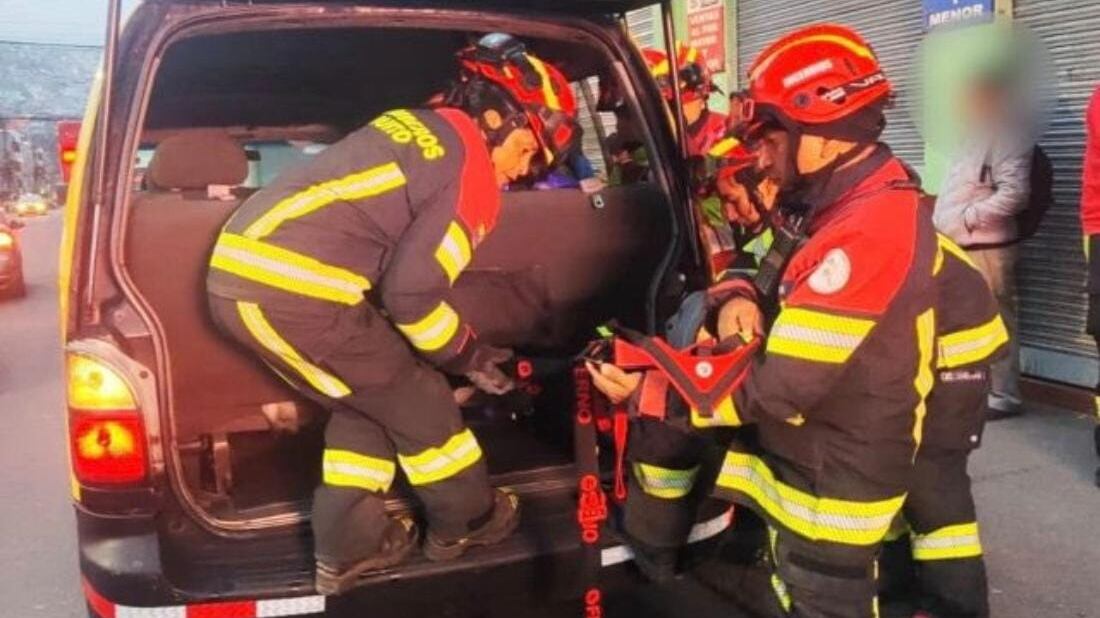 Tres vehículos colisionaron dejando cuatro heridos en el sur de Quito