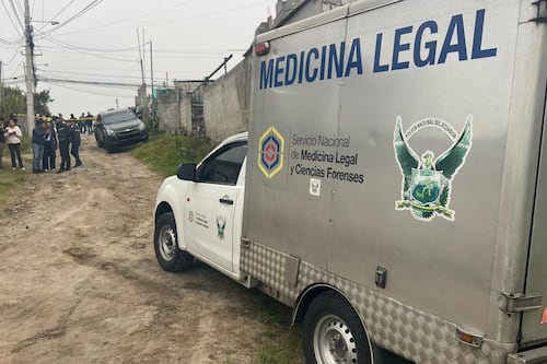 Asesinan a tiros a tres hombres en gallera clandestina en Calderón, Quito