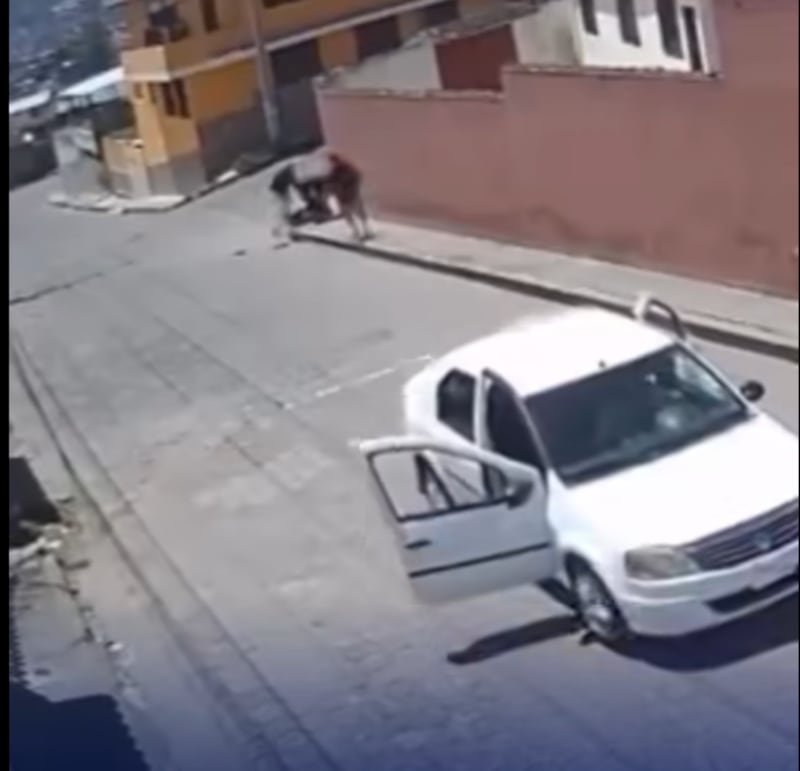 Cámara registra asalto en el sur de Quito