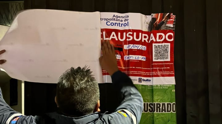 Clausuran night club clandestino en el norte de Quito: hallan a menor reportada como desaparecida. Foto: AMC