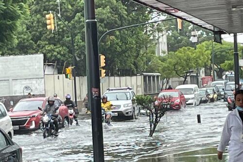 Actualización Guayaquil: Tormenta y la marea más alta del año provocan caos