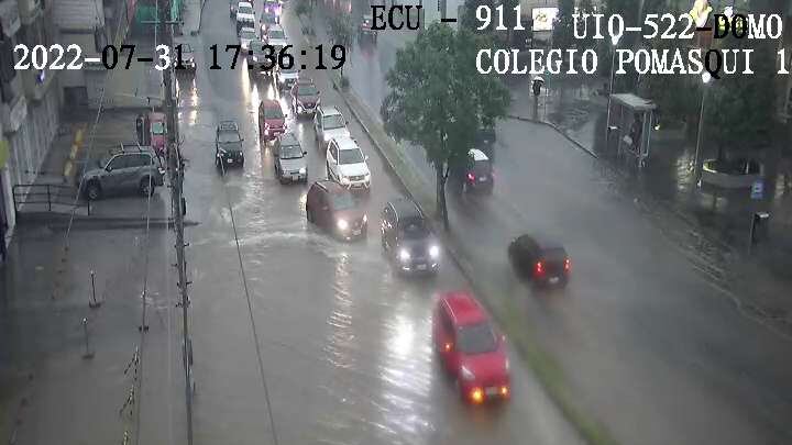 La lluvia sorprendió a los capitalinos en el último día de julio.