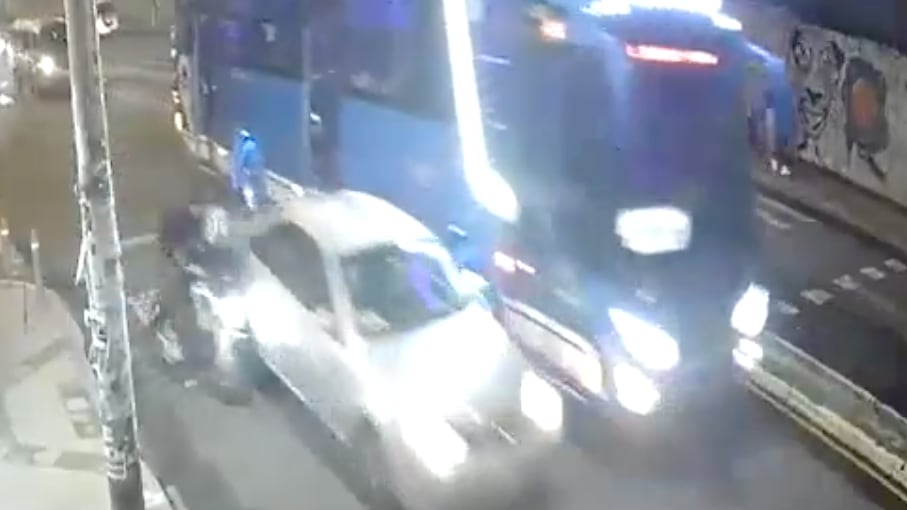 VIDEO: el momento en que policía sufrió accidente en el norte de Quito