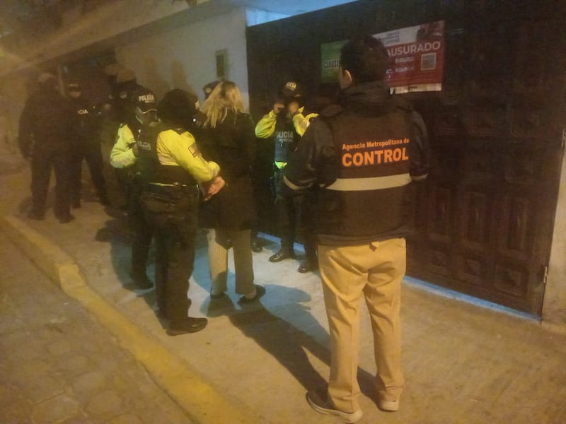 Clausuran night club clandestino en el norte de Quito: hallan a menor reportada como desaparecida