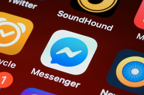 Le enviaron fotos de su familia y negocio por Messenger para que entregue USD 2.000 en Ambato: los sospechosos fueron procesados