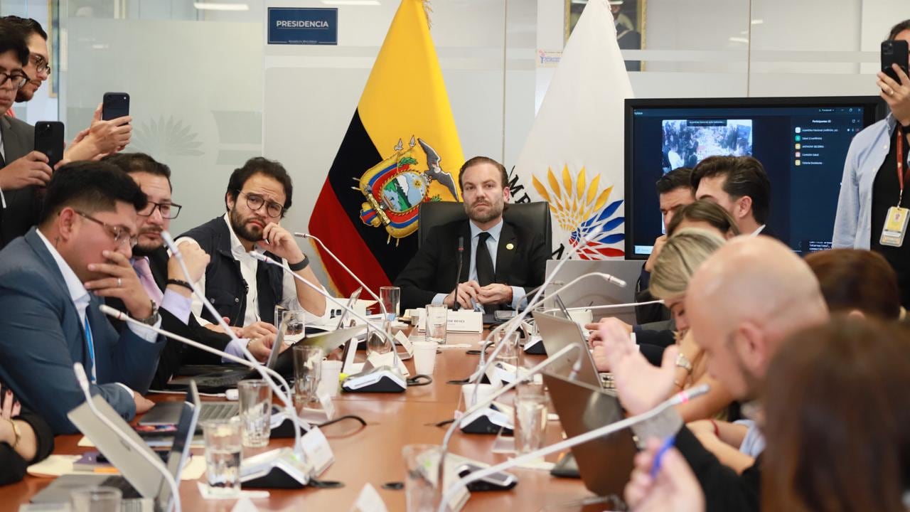 Casi 500 millones en pagos a prestadores externos y una compra
masiva de medicamentos en plena marcha