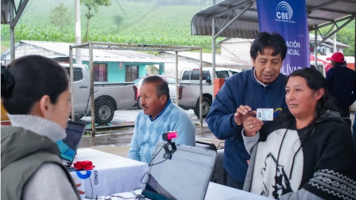 El trámite puede realizarse en oficinas del CNE y requiere cédula y un documento que respalde la dirección del ciudadano.