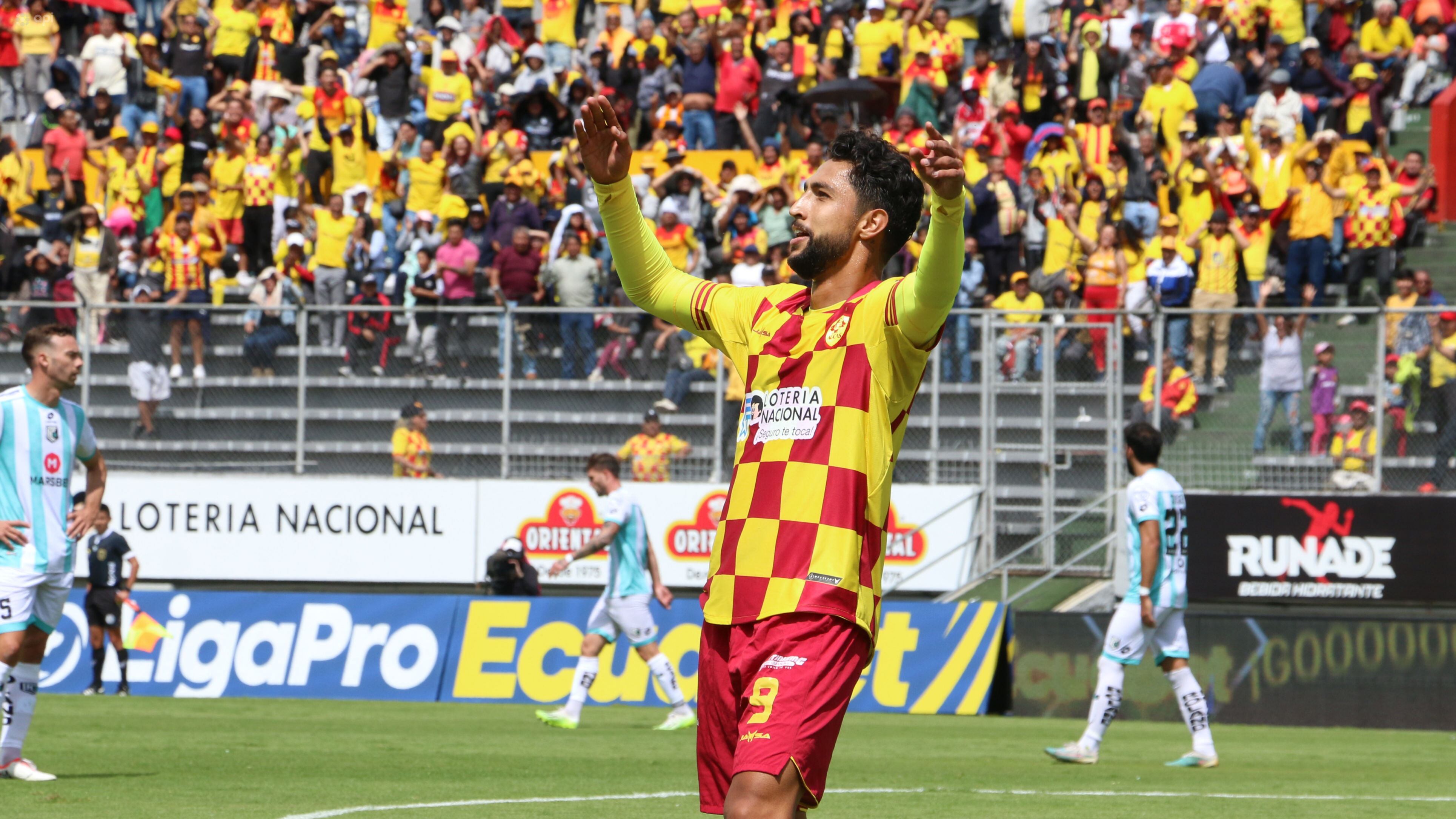 Jeison Medina con Aucas ante Cumbayá