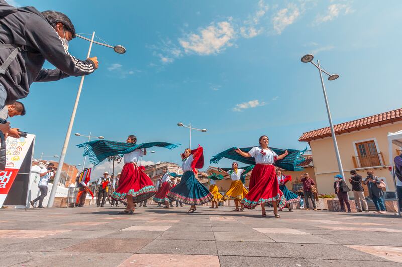 Cuenca y sus atractivos culturales, artísticos y naturales, enamoran