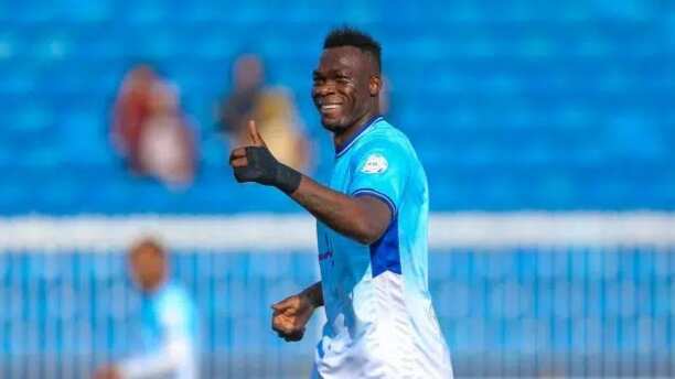 Felipe Caicedo con el Abha de Arabia Saudita