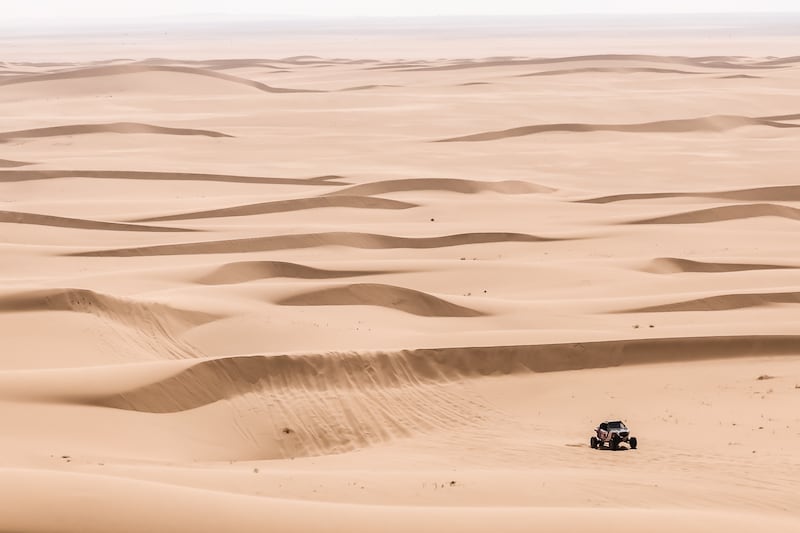 Guayasamín y Pol Ros con todo el desierto por delante.