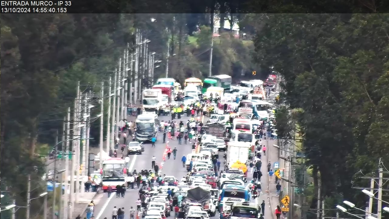 Choque múltiple causa caos vehicular en Tambillo y cierre de la Panamericana Sur