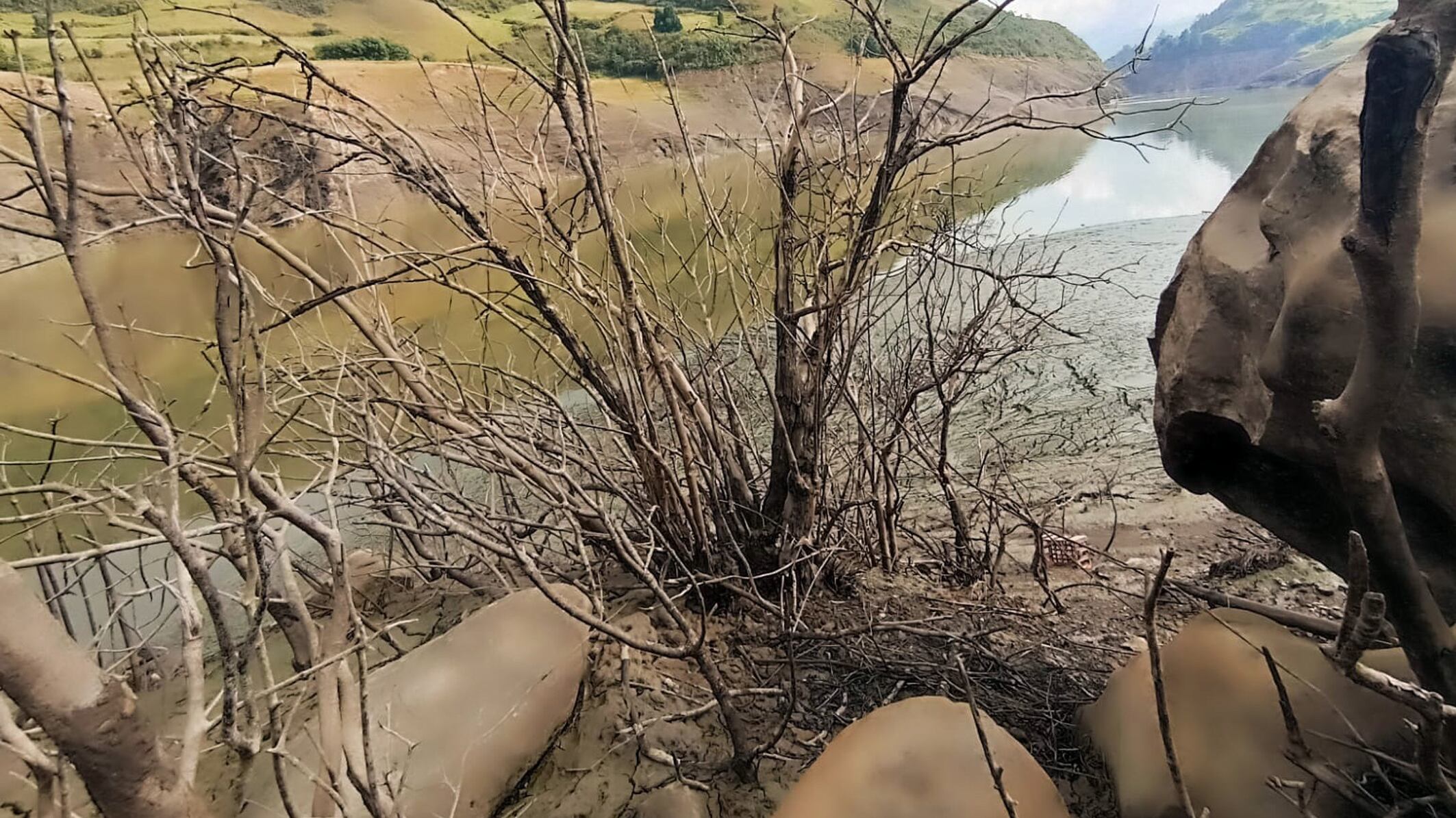 El agua del embalse de Mazar está debajo del nivel mínimo.