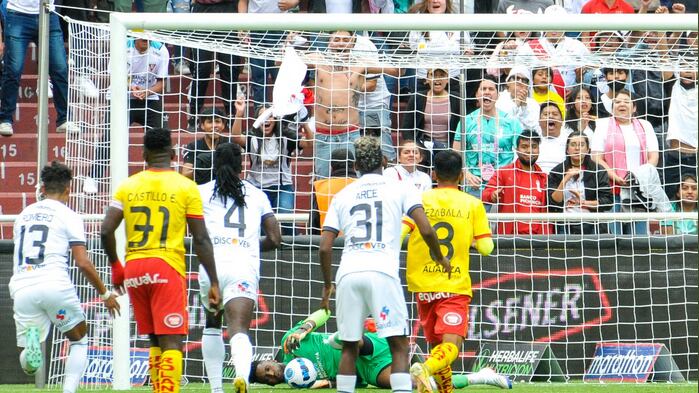 Liga y Aucas empataron 0-0 en el duelo de vuelta de las semifinales y con ello el conjunto universitario clasificó a la final.