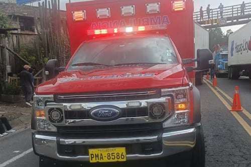 Choque entre dos vehículos y un camión dejó tres heridos en Amaguaña, en Quito