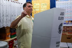 ¿Dónde está Flávio Bolsonaro? Un avión retenido en Argentina alimenta sospechas sobre una posible fuga