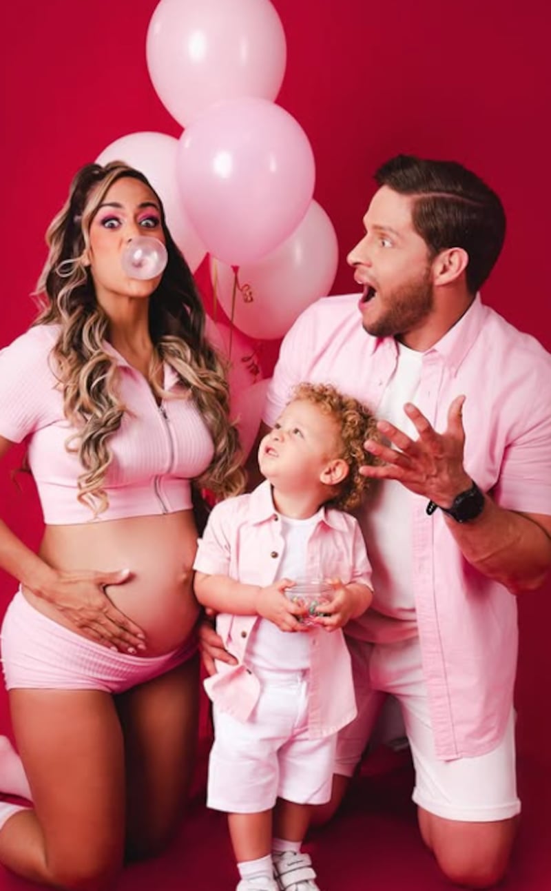 Kimberly Cedeño y Julián Campos presentan a su hija Julieta