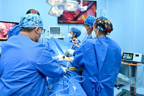 Gobierno de Daniel Noboa moderniza cirugías del IESS con tecnología 4K en Guayas, Cañar y Santo Domingo