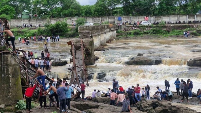 Las personas lesionadas fueron trasladadas al hospital. Foto: @TriptiSing17712