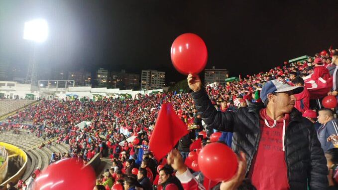 Hinchas de El Nacional en el Atahualpa