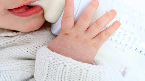 Bebé de cuatro meses entró al hospital con un coma alcohólico porque su abuela le dio vino