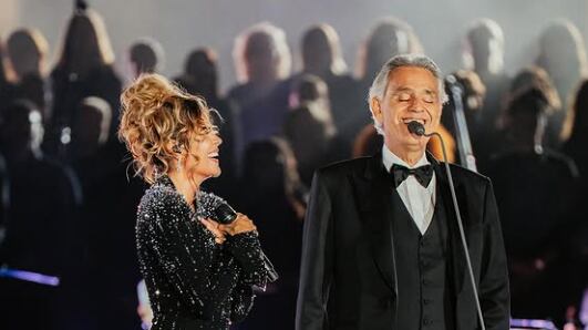 Karol G en el escenario de la Plaza de San Pedro