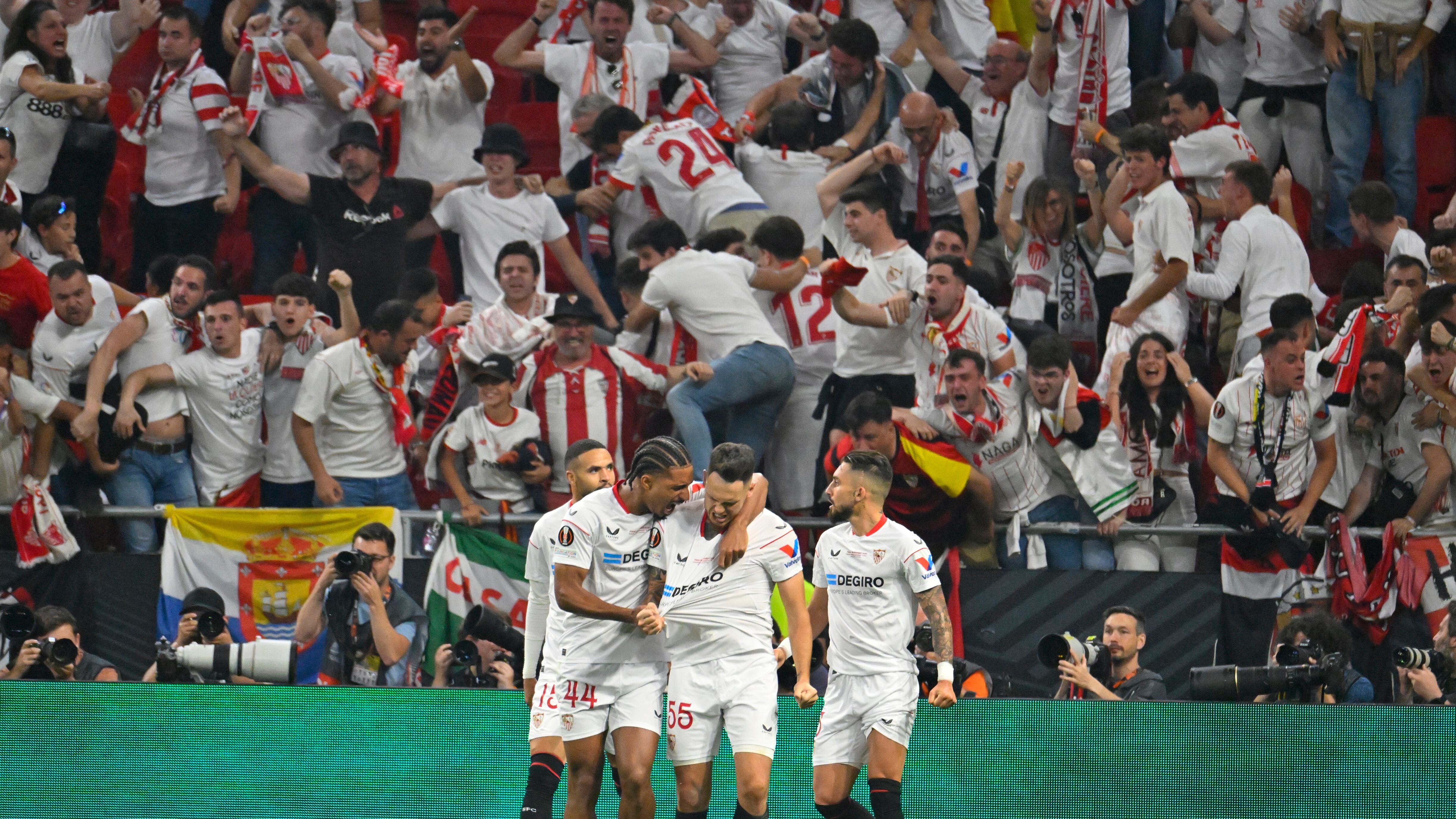 El Sevilla festeja su gol en la Europa League