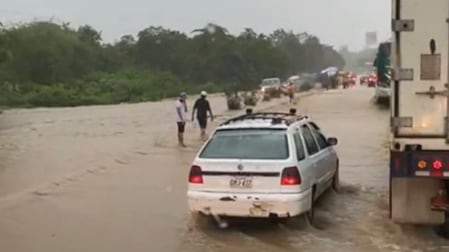 Río se desbordó en el sector de Cerecita