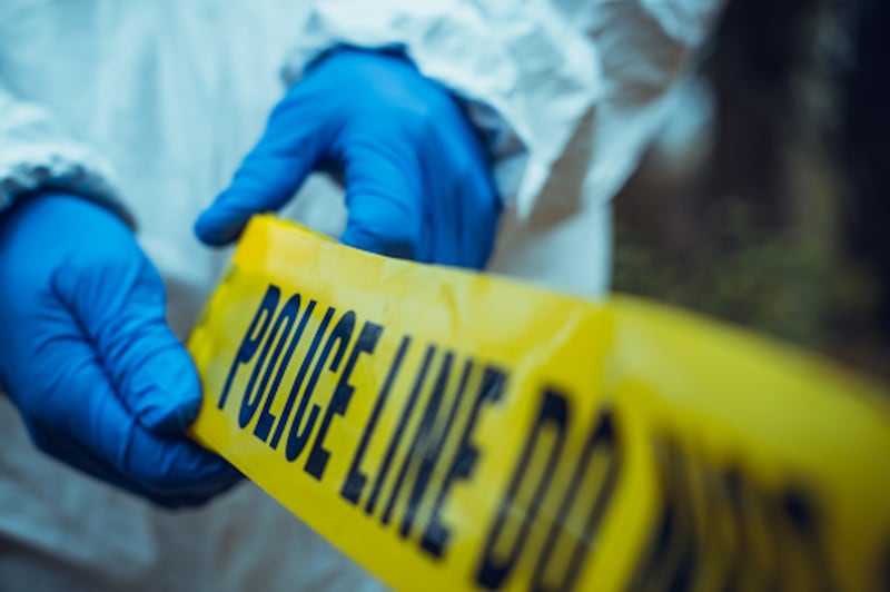 Policía investiga presunto femicidio seguido de suicidio en el sur de Quito